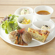ランチ LUNCH